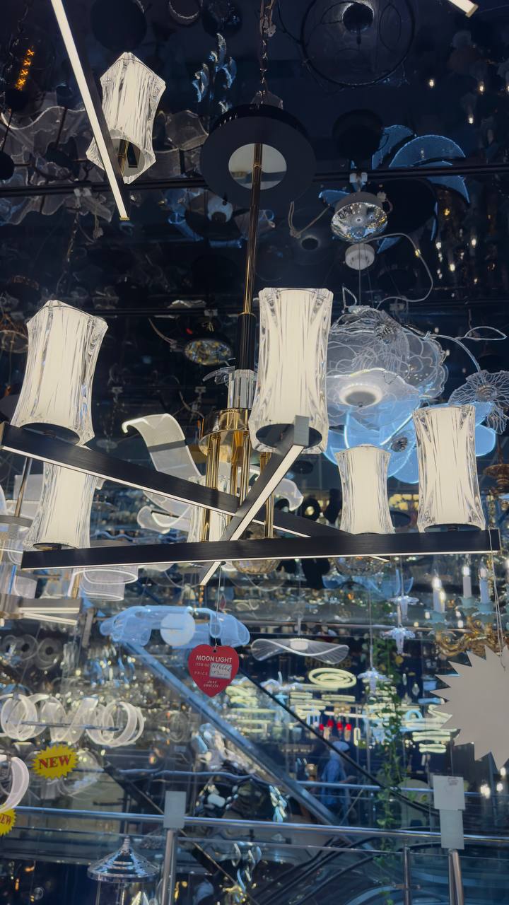 تصویر از لوستر مدرن  با نور چهار حالته و ریموت کنترل