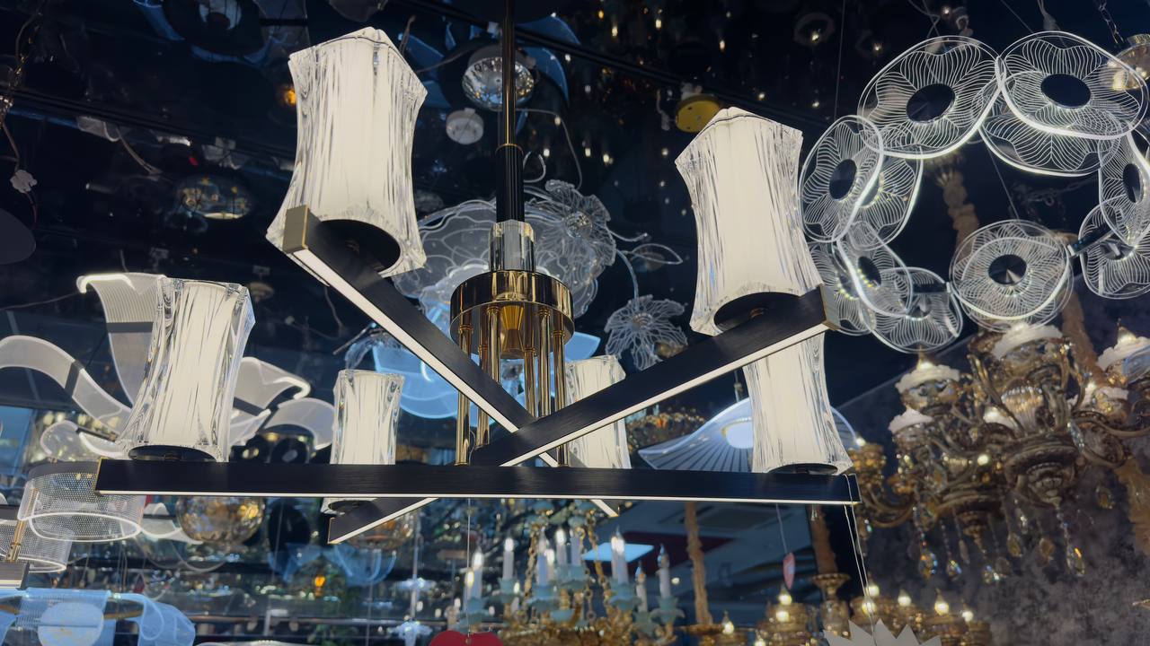 تصویر از لوستر مدرن  با نور چهار حالته و ریموت کنترل