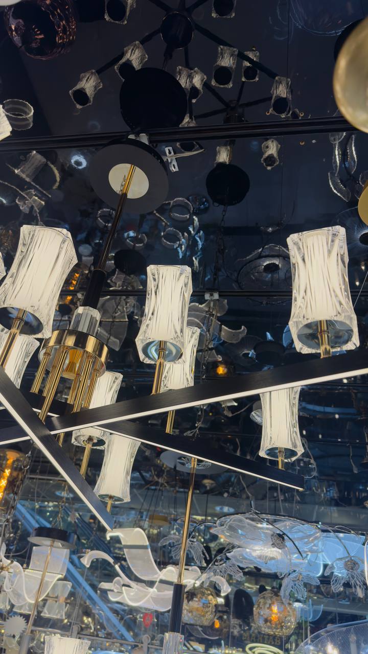 تصویر از لوستر مدرن  با نور چهار حالته و ریموت کنترل