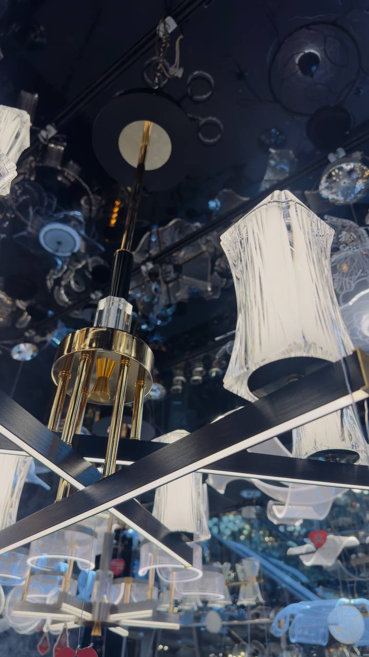 تصویر از لوستر مدرن  با نور چهار حالته و ریموت کنترل